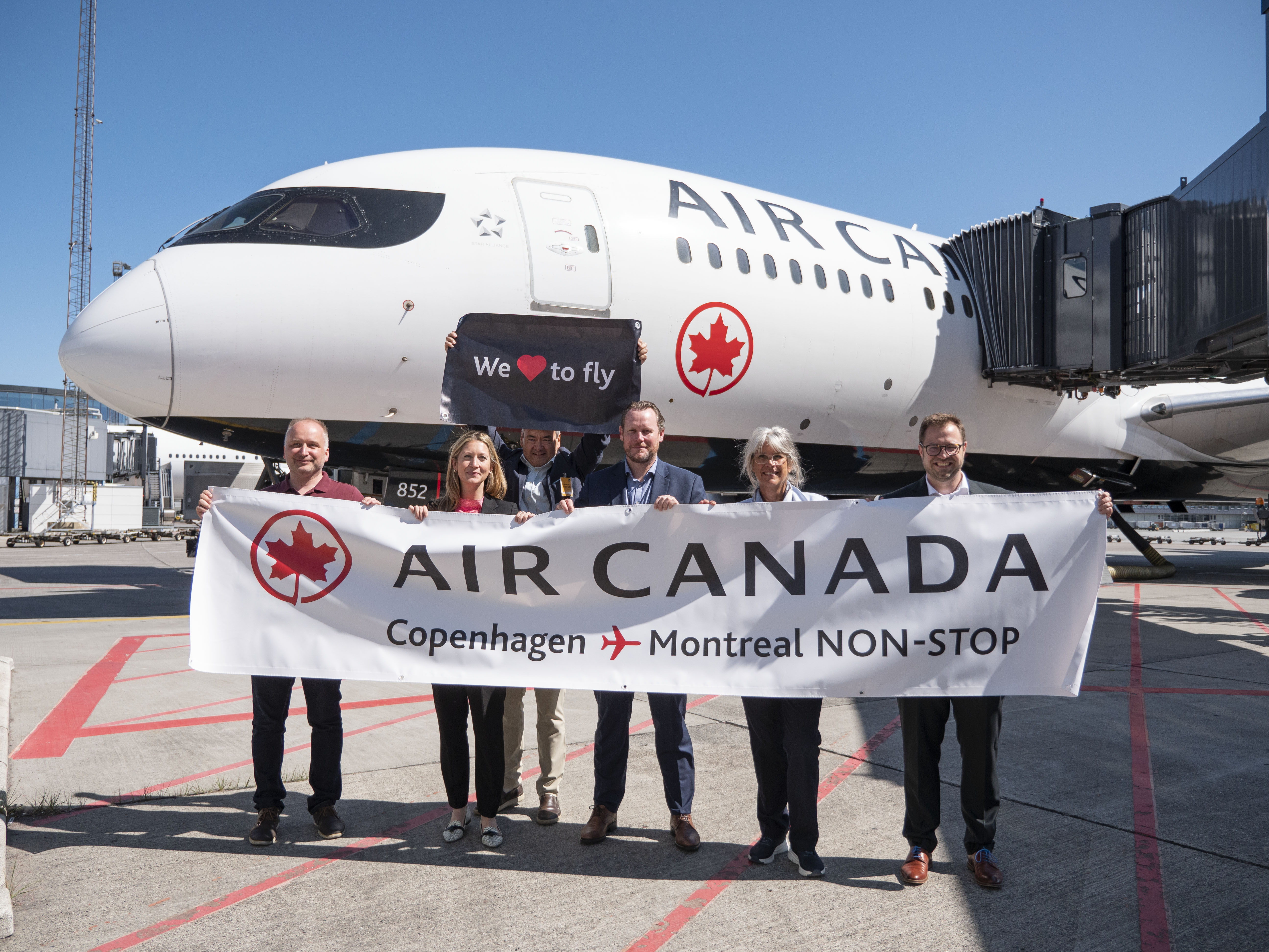 Air Canada celebrates its first flight to Montreal